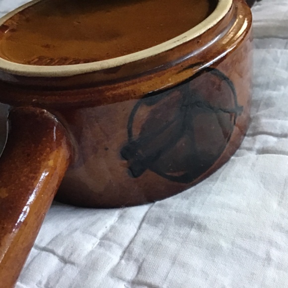 TWO VINTAGE EARTH TONE ONION SOUP BOWLS/CROCKS WITH HANDLE - Picture 12 of 12